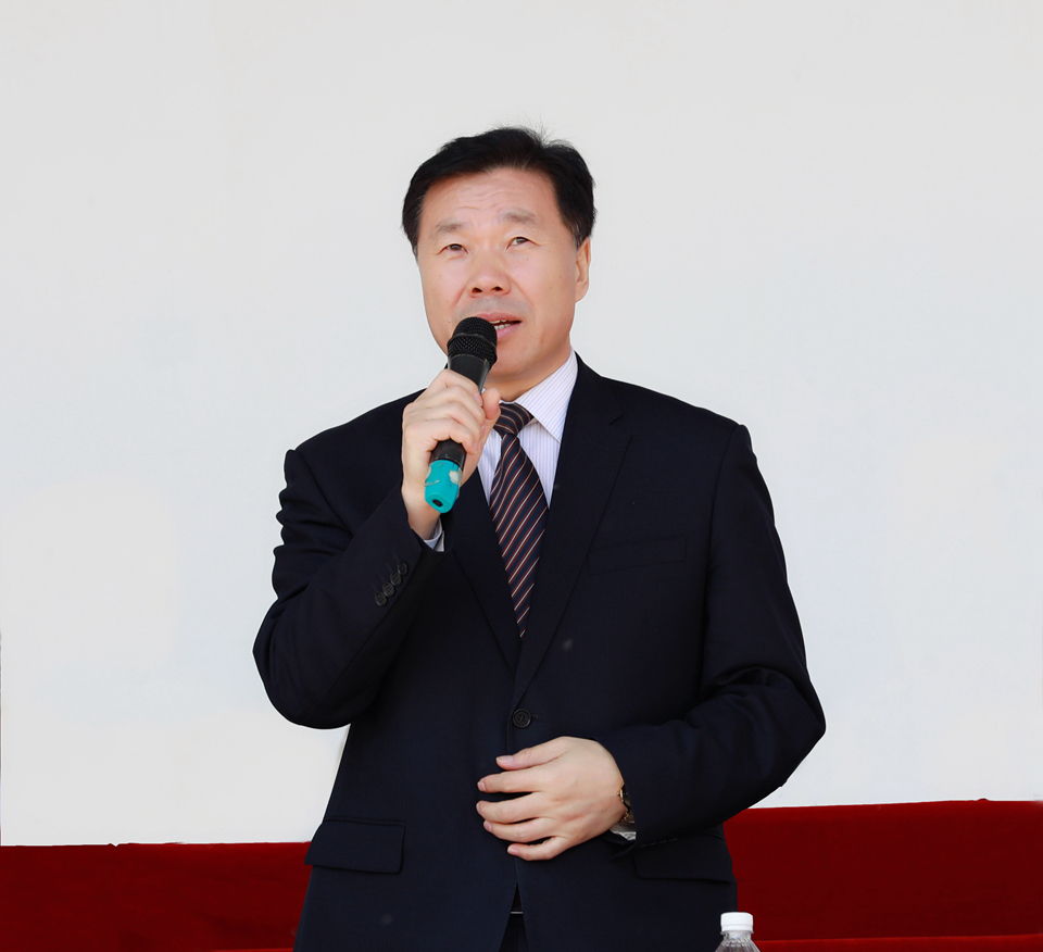 校长贯昌福宣布中国beat365体育官方网站•俄罗斯远东高校第十三届田径运动会开幕